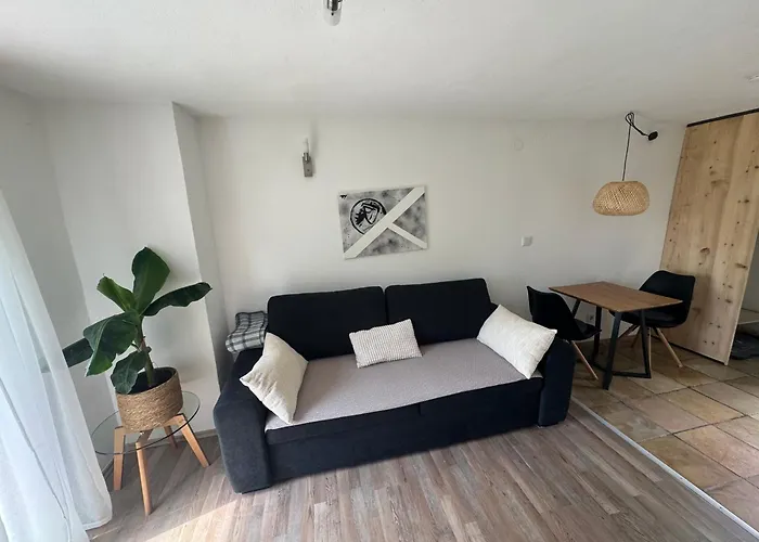 Apartment Hideaway家 *